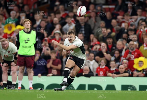 151125 - Wales v Japan - Quilter Nations Series - Jarrod Evans of Wales kicks the match winning penalty