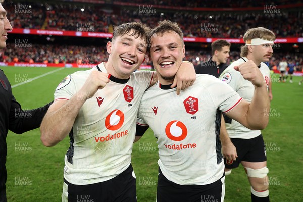 151125 - Wales v Japan - Quilter Nations Series - Dan Edwards and Jarrod Evans of Wales celebrate at full time