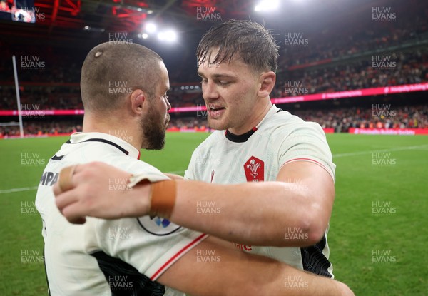 151125 - Wales v Japan - Quilter Nations Series - Alex Mann of Wales celebrates at full time