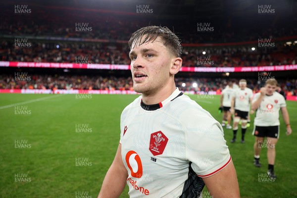 151125 - Wales v Japan - Quilter Nations Series - Alex Mann of Wales celebrates at full time