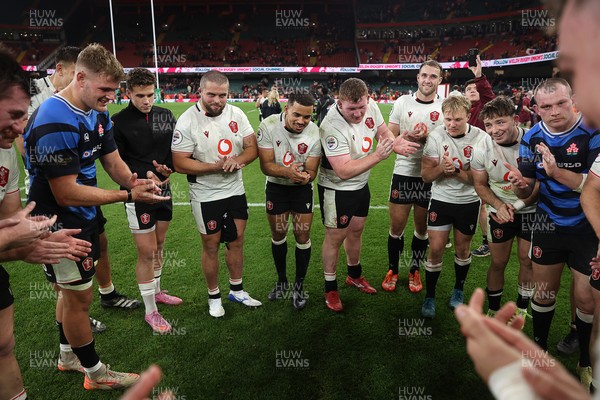 151125 - Wales v Japan - Quilter Nations Series - Wales team huddle at full time