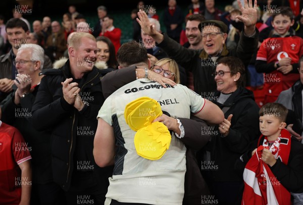 151125 - Wales v Japan - Quilter Nations Series - Olly Cracknell of Wales with family at full time