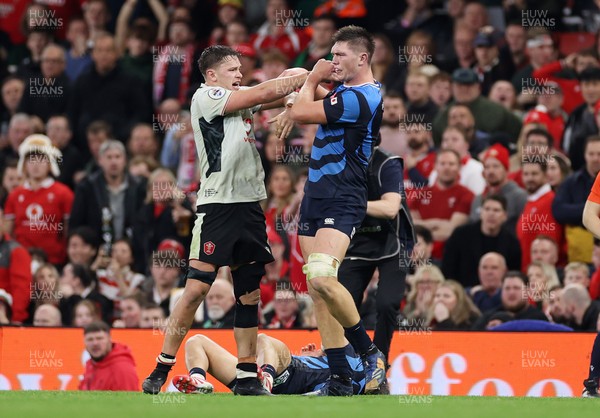 151125 - Wales v Japan - Quilter Nations Series - Alex Mann of Wales tussles with Harry Hockings of Japan 