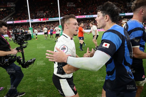 151125 - Wales v Japan - Quilter Nations Series - Jarrod Evans of Wales and Dylan Riley of Japan 