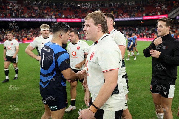 151125 - Wales v Japan - Quilter Nations Series - Archie Griffin of Wales and Kenta Kobayashi of Japan 