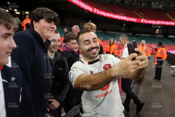 151125 - Wales v Japan - Quilter Nations Series - Liam Belcher of Wales with fans at full time