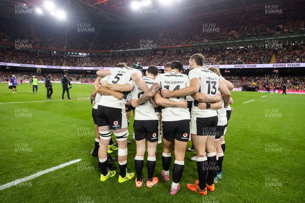 151125 - Wales v Japan - Quilter Nations Series - Wales team huddle before the game