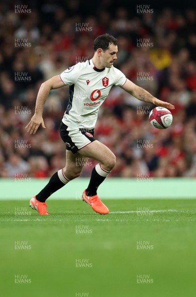 151125 - Wales v Japan - Quilter Nations Series - Tomos Williams of Wales 