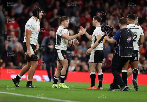 151125 - Wales v Japan - Quilter Nations Series - Dan Edwards of Wales celebrates scoring a try with team mates
