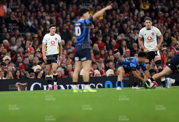 151125 - Wales v Japan - Quilter Nations Series - Louis Rees-Zammit of Wales 