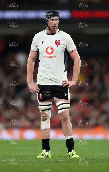 151125 - Wales v Japan - Quilter Nations Series - Adam Beard of Wales 