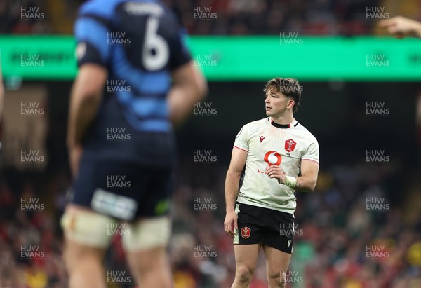 151125 - Wales v Japan - Quilter Nations Series - Dan Edwards of Wales 