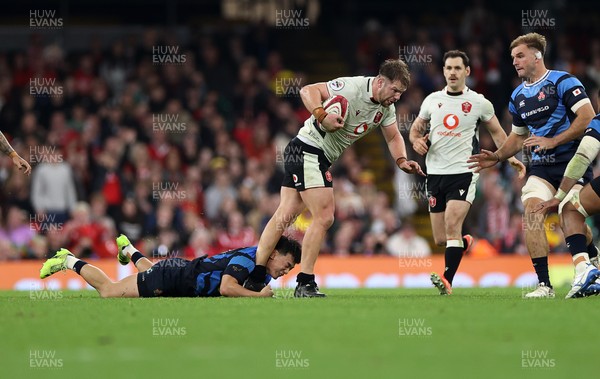 151125 - Wales v Japan - Quilter Nations Series - Olly Cracknell of Wales 