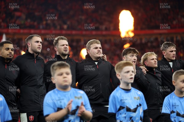 151125 - Wales v Japan - Quilter Nations Series - Archie Griffin of Wales sings the anthem