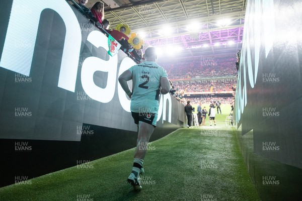 151125 - Wales v Japan - Quilter Nations Series - Dewi Lake of Wales leads the team out