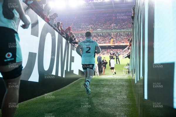 151125 - Wales v Japan - Quilter Nations Series - Dewi Lake of Wales leads the team out