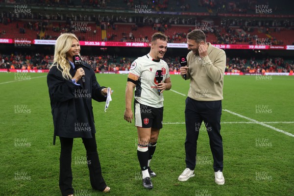 151125 - Wales v Japan - Quilter Nations Series - Jarrod Evans of Wales with Dan Biggar at full time