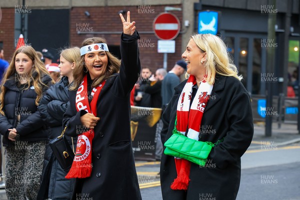 151125 - Wales v Japan - Quilter Nations Series - Wales fans outside the stadium