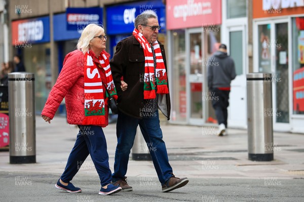 151125 - Wales v Japan - Quilter Nations Series - Wales fans outside the stadium