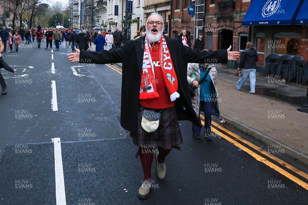 151125 - Wales v Japan - Quilter Nations Series - Wales fans outside the stadium