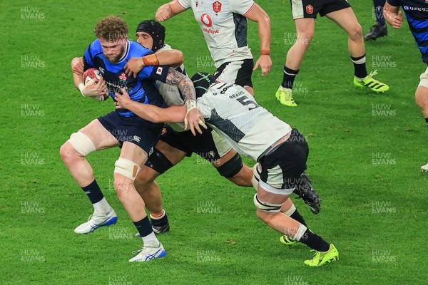 151125 - Wales v Japan - Quilter Nations Series - Warner Dearns of Japan is tackled by Adam Beard of Wales