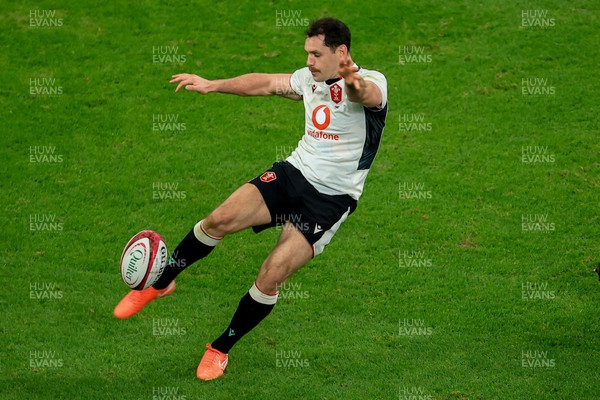 151125 - Wales v Japan - Quilter Nations Series - Tomos Williams of Wales kicks