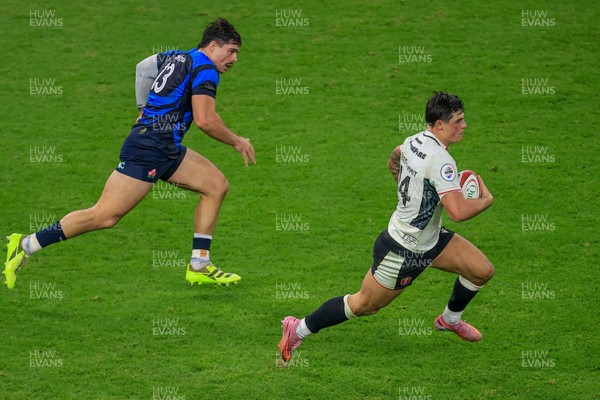 151125 - Wales v Japan - Quilter Nations Series - Louis Rees-Zammit of Wales