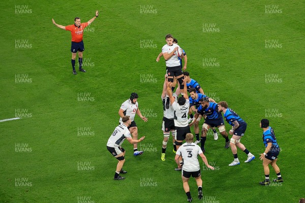 151125 - Wales v Japan - Quilter Nations Series - Alex Mann of Wales takes line out ball