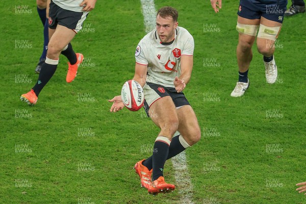 151125 - Wales v Japan - Quilter Nations Series - Max Llewellyn of Wales