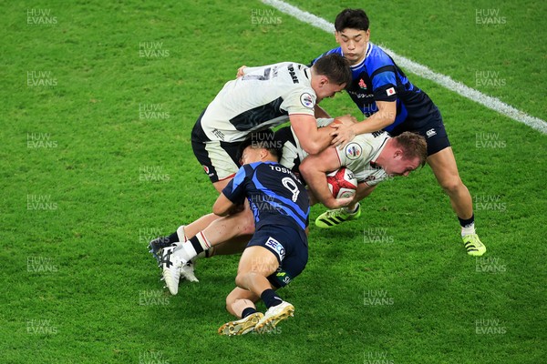 151125 - Wales v Japan - Quilter Nations Series - Dewi Lake of Wales is tackled by Kenji Sato of Japan