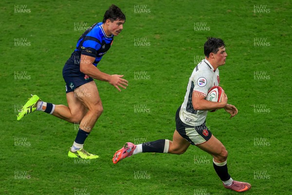 151125 - Wales v Japan - Quilter Nations Series - Louis Rees-Zammit of Wales