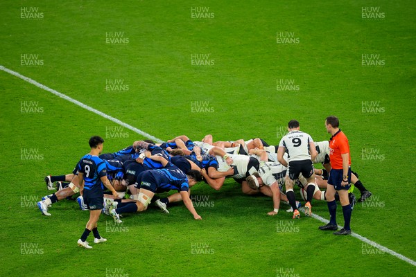 151125 - Wales v Japan - Quilter Nations Series - Both teams during a scrum