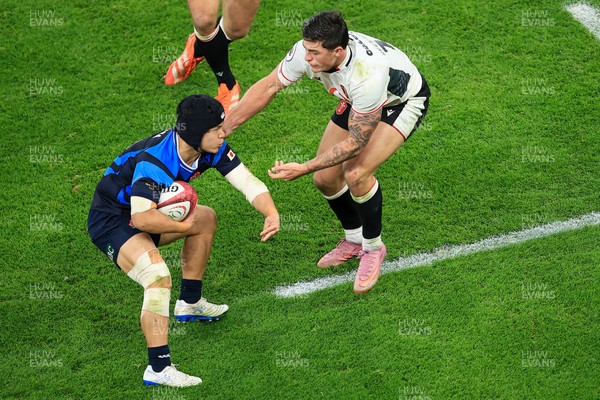 151125 - Wales v Japan - Quilter Nations Series - Tomoki Osada of Japan is tackled by Louis Rees-Zammit of Wales