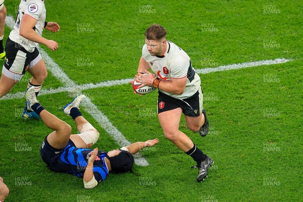 151125 - Wales v Japan - Quilter Nations Series - Olly Cracknell of Wales 