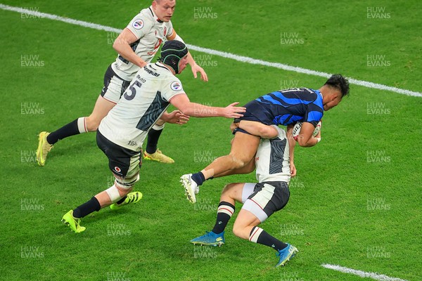 151125 - Wales v Japan - Quilter Nations Series - Tomoki Osada of Japan is tackled by Blair Murray of Wales