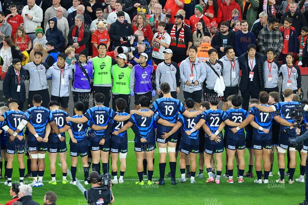 151125 - Wales v Japan - Quilter Nations Series - Japan coaching staff during national anthem