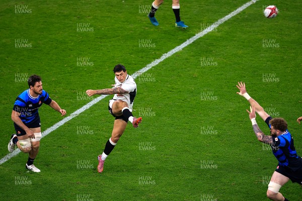 151125 - Wales v Japan - Quilter Nations Series - Louis Rees-Zammit of Wales