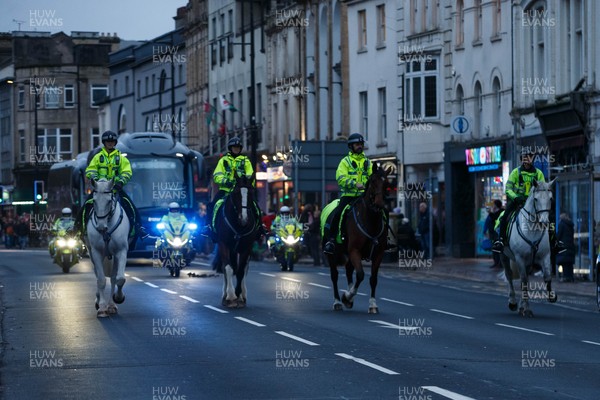 151125 - Wales v Japan - Quilter Nations Series - Japan team bus arrives