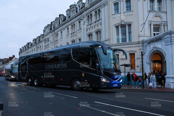 151125 - Wales v Japan - Quilter Nations Series - Japan team bus arrives