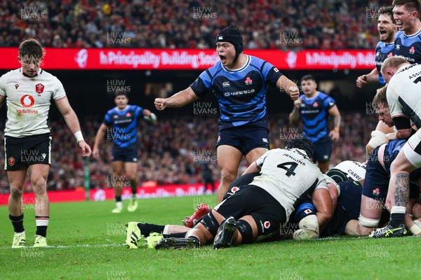 151125 - Wales v Japan - Quilter Nations Series - Faulua Makisi of Japan scores a try