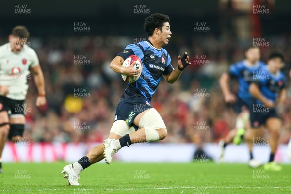 151125 - Wales v Japan - Quilter Nations Series - Yoshitaka Yazaki of Japan makes a break