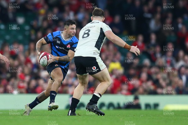 151125 - Wales v Japan - Quilter Nations Series - Charlie Lawrence of Japan moves the ball