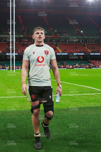151125 - Wales v Japan - Quilter Nations Series - Alex Mann of Wales at the end of the match