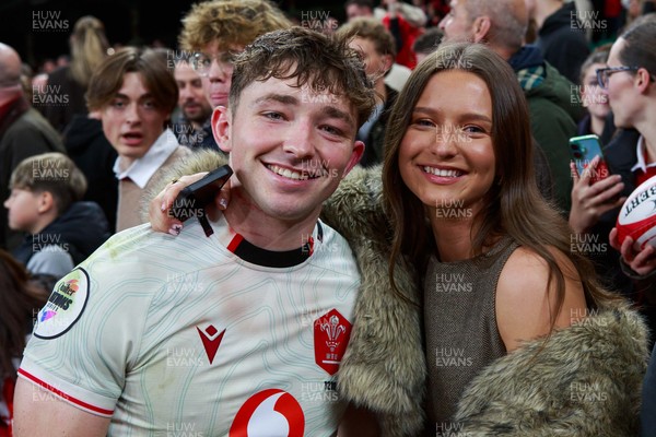 151125 - Wales v Japan - Quilter Nations Series - Dan Edwards of Wales with his girlfriend at the end of the match