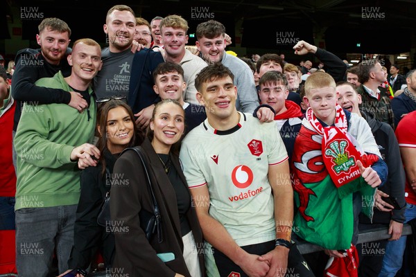 151125 - Wales v Japan - Quilter Nations Series - Dafydd Jenkins of Wales with fans at the end of the match