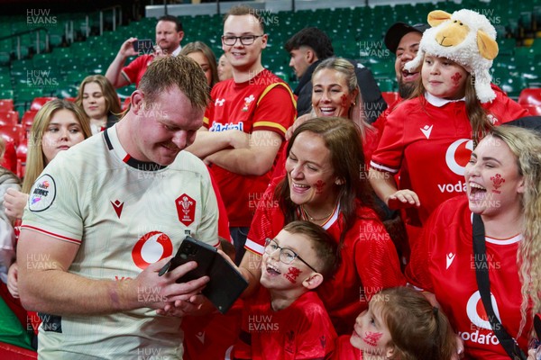 151125 - Wales v Japan - Quilter Nations Series - Dewi Lake of Wales with fans at the end of the match