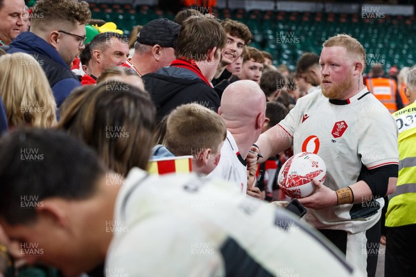 151125 - Wales v Japan - Quilter Nations Series - Keiron Assiratti of Wales with fans at the end of the match