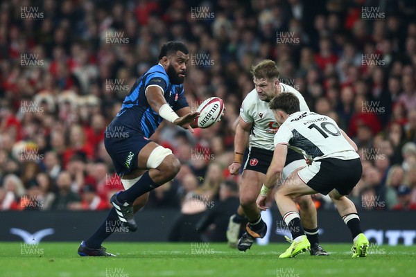 151125 - Wales v Japan - Quilter Nations Series - Faulua Makisi of Japan takes on Olly Cracknell and Dan Edwards of Wales