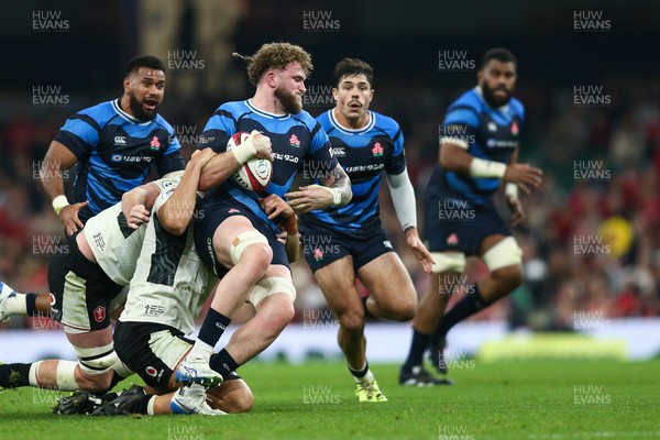 151125 - Wales v Japan - Quilter Nations Series - Warner Dearns of Japan is tackled by Dafydd Jenkins of Wales