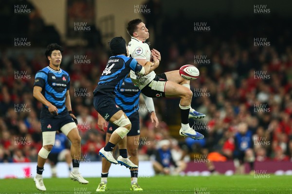 151125 - Wales v Japan - Quilter Nations Series - Josh Adams of Wales loses a high ball under pressure from Kippei Ishida of Japan